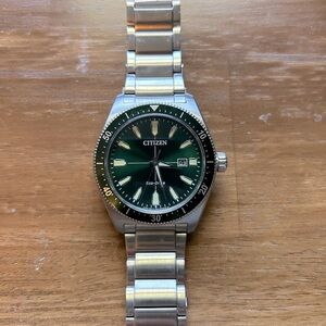 Citizen eco-drive men’s watch. Stainless steel. Emerald green face.